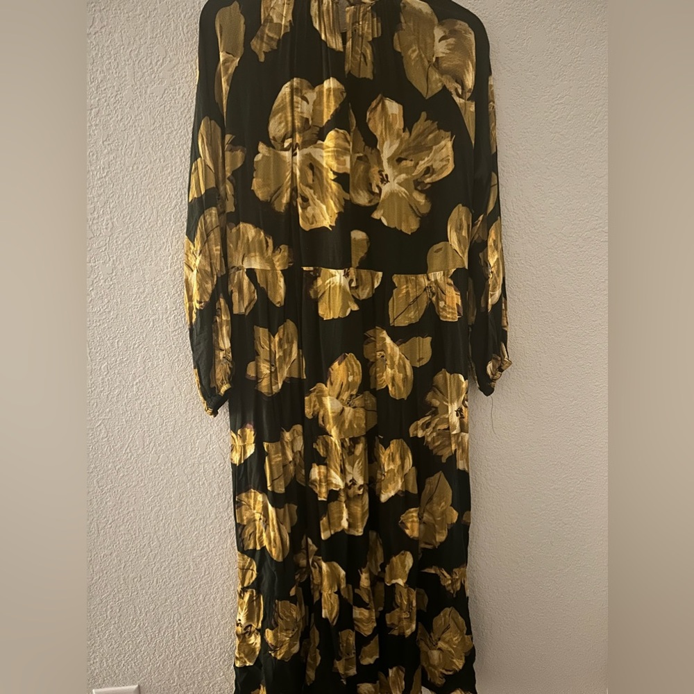 Beautiful target floral dress, size L.
